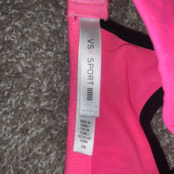 Victoria’s Secret VSX Sports Bra - Picture 2 of 3